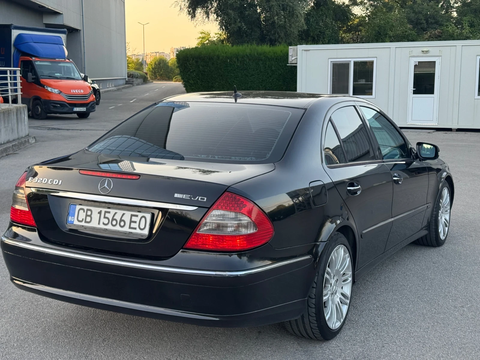 Mercedes-Benz E 320, снимка 4 - Автомобили и джипове - 55879331