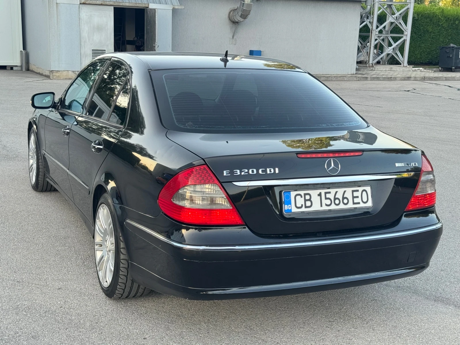 Mercedes-Benz E 320, снимка 2 - Автомобили и джипове - 55879331