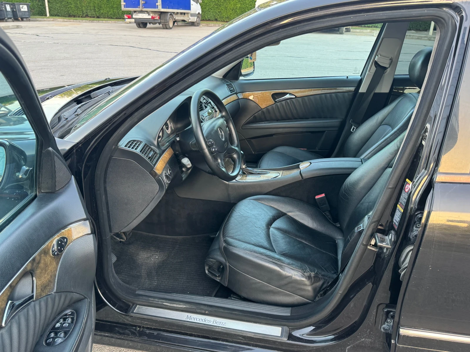 Mercedes-Benz E 320, снимка 7 - Автомобили и джипове - 55879331