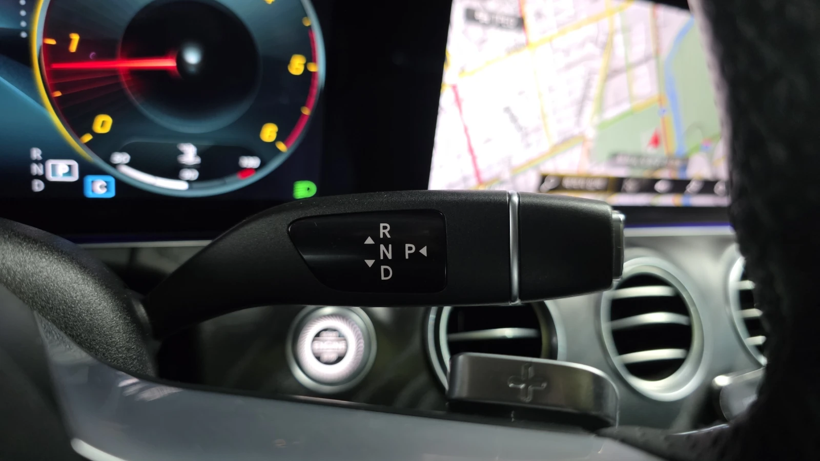 Mercedes-Benz E 220 HUD* 360* BLIND SPOT* ЕЛ. БАГАЖНИК* КРАЙНА ЦЕНА, снимка 9 - Автомобили и джипове - 55982718