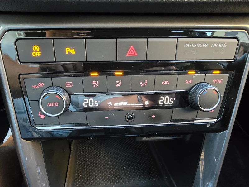 VW T-Cross 1.6TDI , снимка 13 - Автомобили и джипове - 51308968