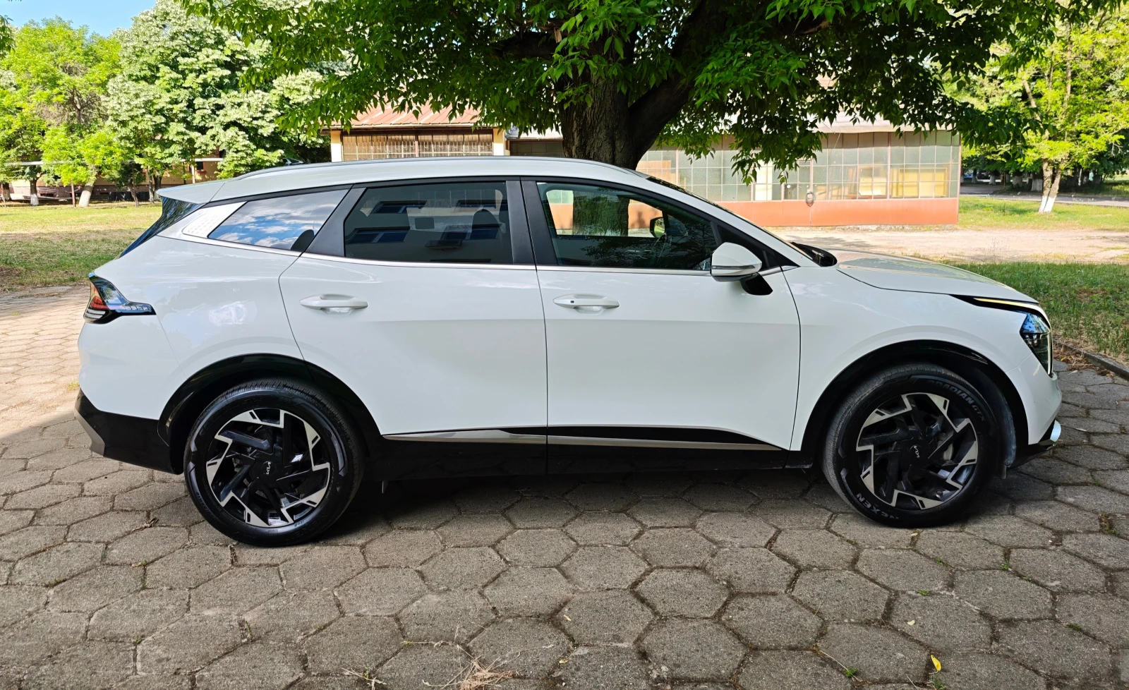 Kia Sportage 2.0 CRDI 4x4, снимка 3 - Автомобили и джипове - 54042765