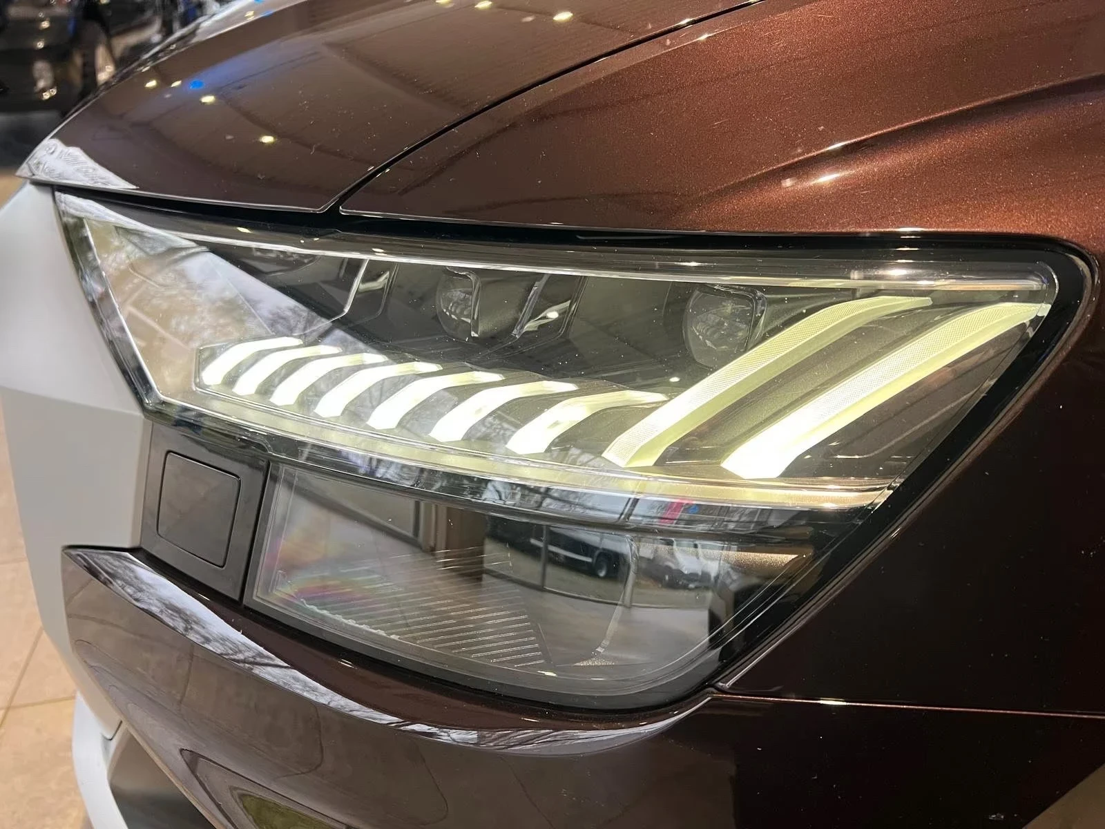 Audi SQ8 40 TDI Quattro S-line, снимка 10 - Автомобили и джипове - 54467747