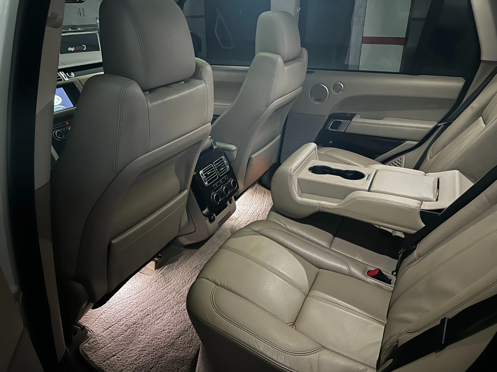 Land Rover Range rover Vogue 5.0 V8 2015/ 166 000км /РЕГИСТРИРАНА/ ЛИЗИНГ, снимка 10 - Автомобили и джипове - 54610860