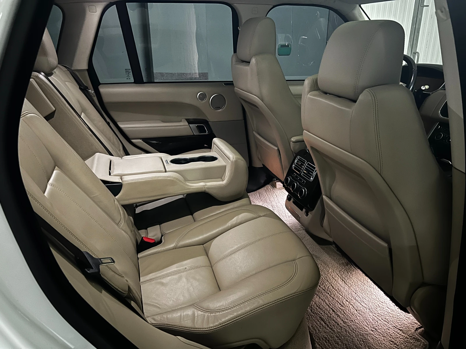 Land Rover Range rover Vogue 5.0 V8 2015/ 166 000км /РЕГИСТРИРАНА/ ЛИЗИНГ, снимка 9 - Автомобили и джипове - 54610860