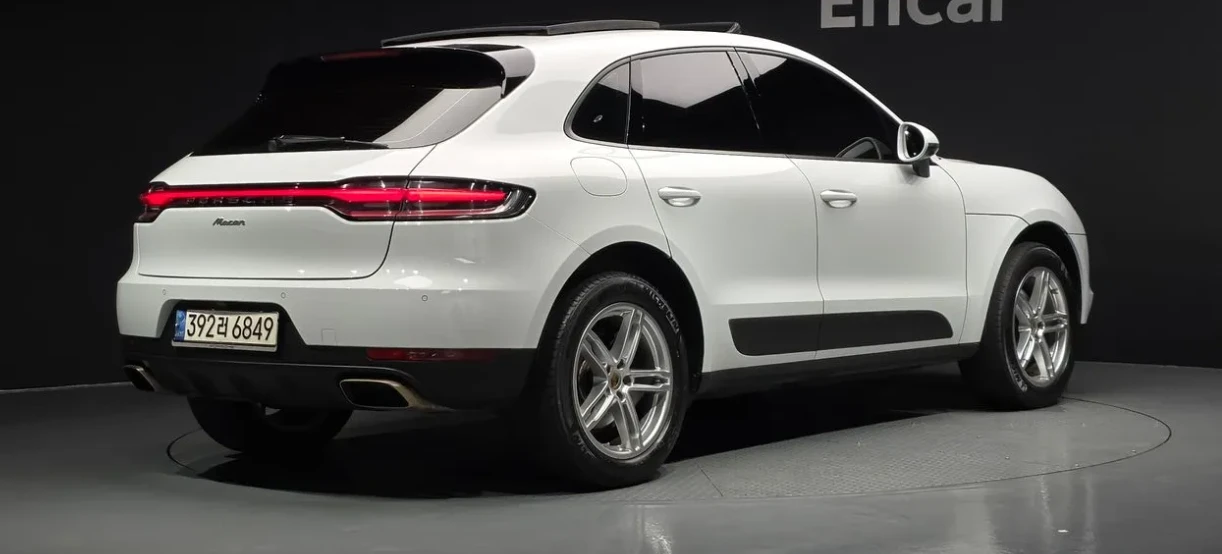 Porsche Macan 360* ОБДУХ* КОЖА* ДИСТРОНИК, снимка 2 - Автомобили и джипове - 55565709