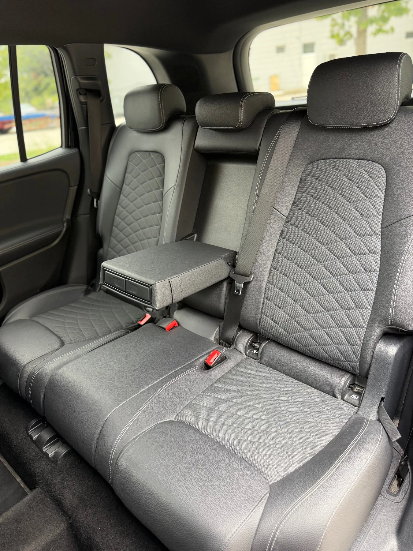 Mercedes-Benz GLB 200 KEYLESS/DISTRONIC/8G-Tronic/НОВ ВНОС/, снимка 13 - Автомобили и джипове - 56232987