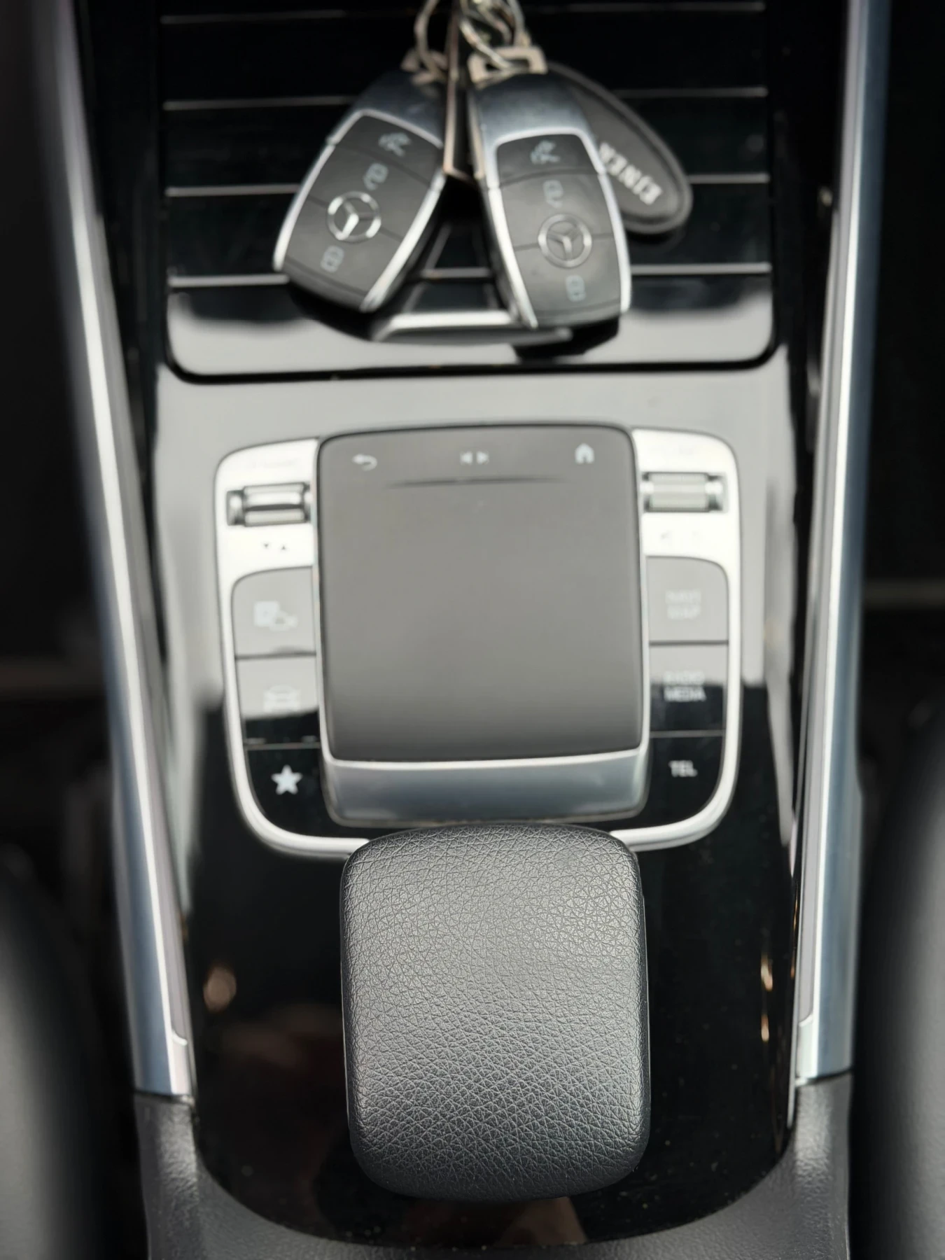 Mercedes-Benz GLB 200 KEYLESS/DISTRONIC/8G-Tronic/НОВ ВНОС/, снимка 16 - Автомобили и джипове - 56232987