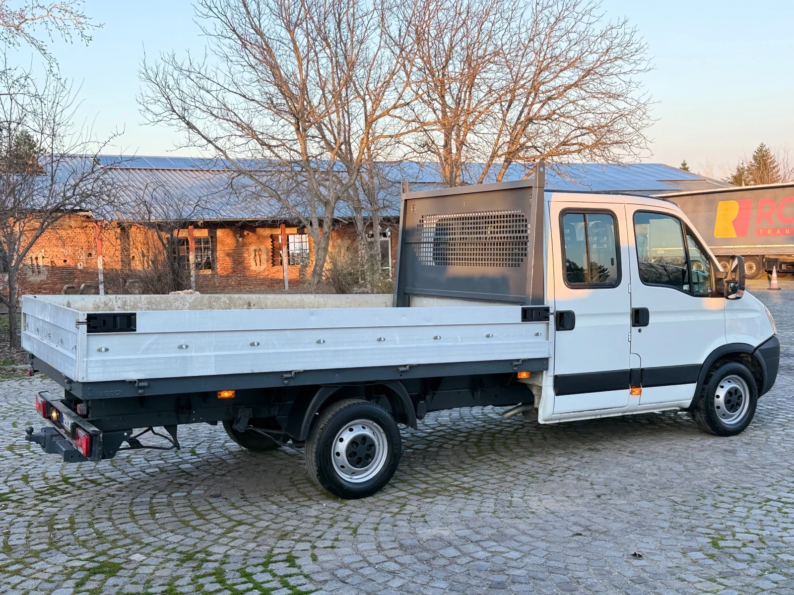 Iveco Daily 35S14 2.3 136 6+ 1 199, 700 km 100% Реални, снимка 13 - Бусове и автобуси - 53750272