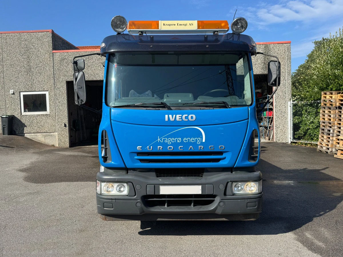 Iveco Eurocargo оборудван с кран HMF 1320 K4 - изображение 2