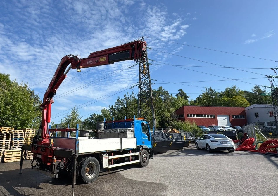 Iveco Eurocargo оборудван с кран HMF 1320 K4 - изображение 9