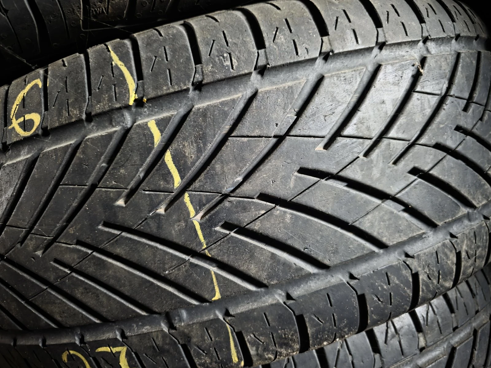 Гуми Летни 235/60R16, снимка 2 - Гуми и джанти - 56731052
