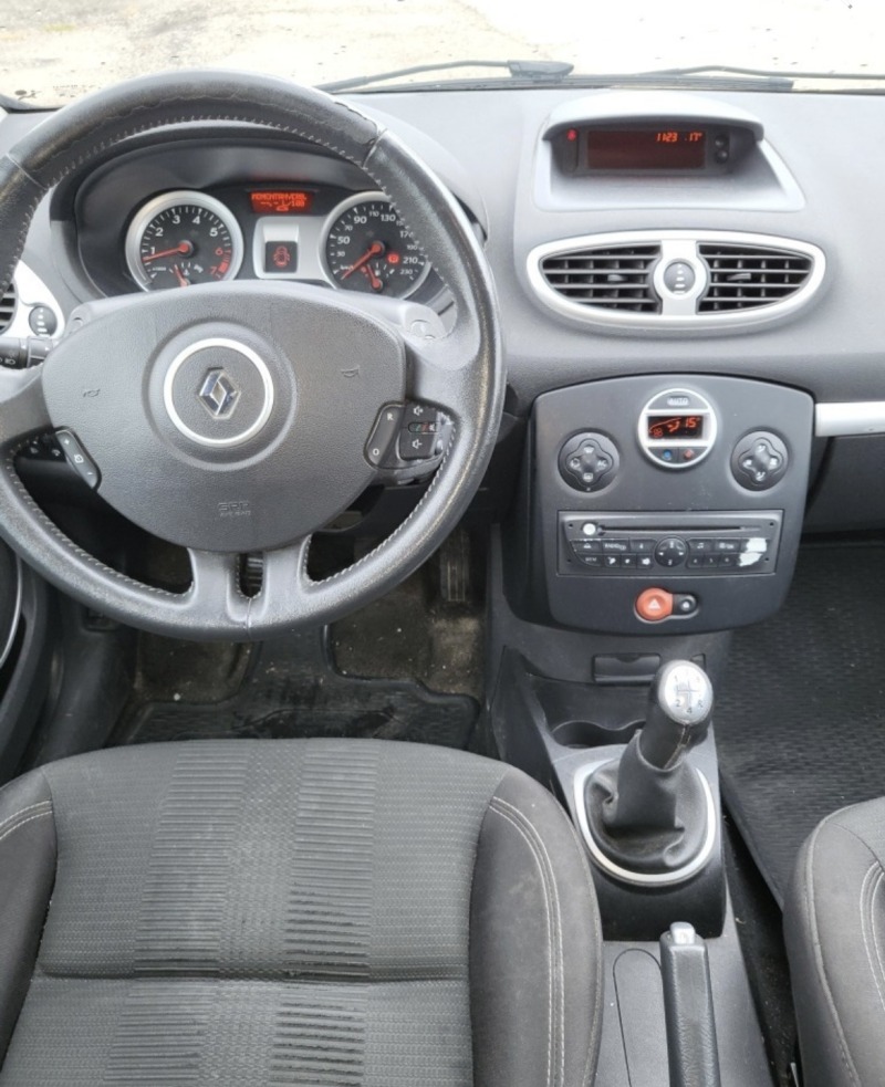 Renault Clio 1.2i klima , снимка 12 - Автомобили и джипове - 44510056