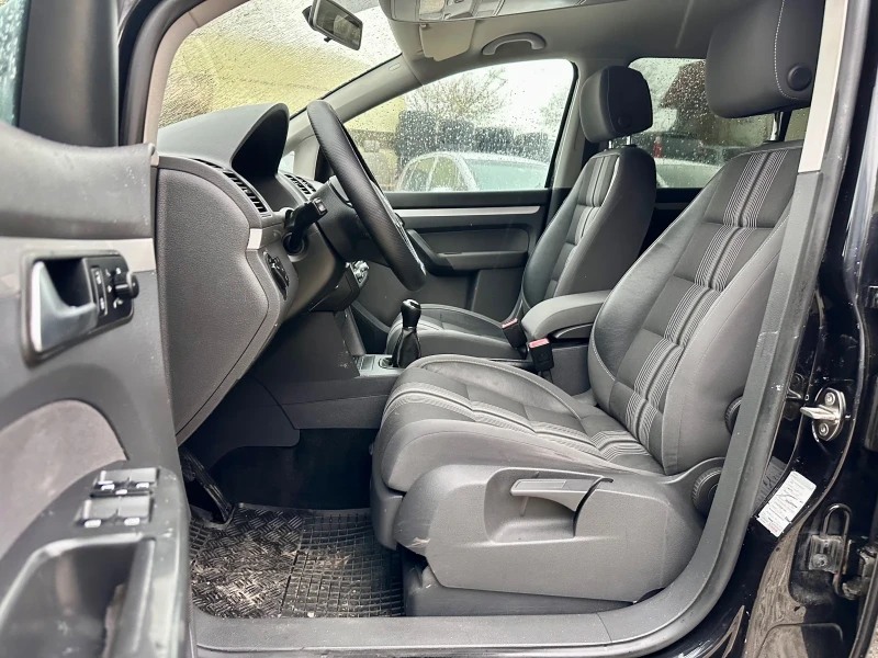 VW Touran 105к.с 6+ 1, снимка 12 - Автомобили и джипове - 52567369