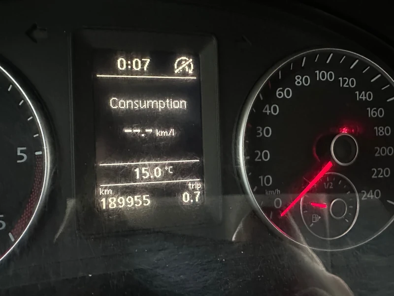 VW Touran 105к.с 6+ 1, снимка 14 - Автомобили и джипове - 52567369