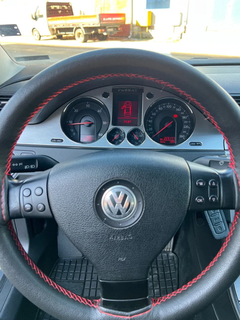 VW Passat 2.0 tdi, снимка 11 - Автомобили и джипове - 52650420