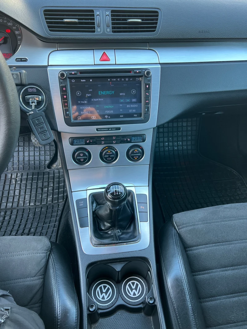 VW Passat 2.0 tdi, снимка 14 - Автомобили и джипове - 52650420