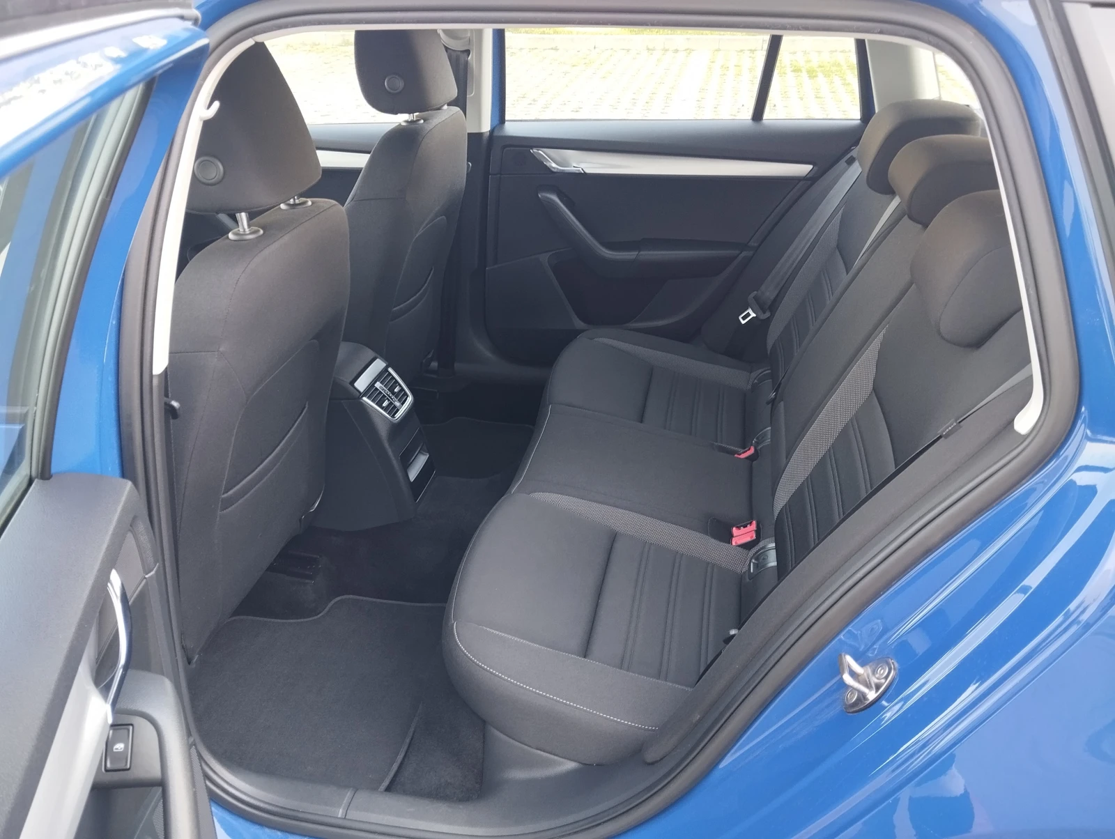 Skoda Octavia 2.0tdi DSG Navi 4x4 - изображение 8