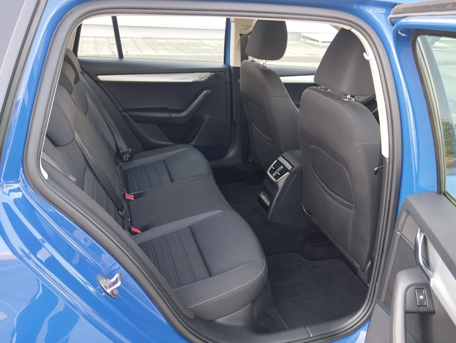 Skoda Octavia 2.0tdi DSG Navi 4x4 - изображение 10