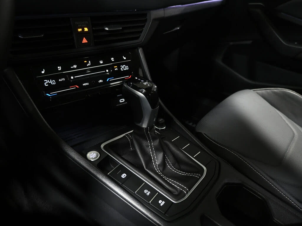 VW Jetta Highline FWD АвтоКредит  (ЦЕНА ДО БГ), снимка 9 - Автомобили и джипове - 53991071