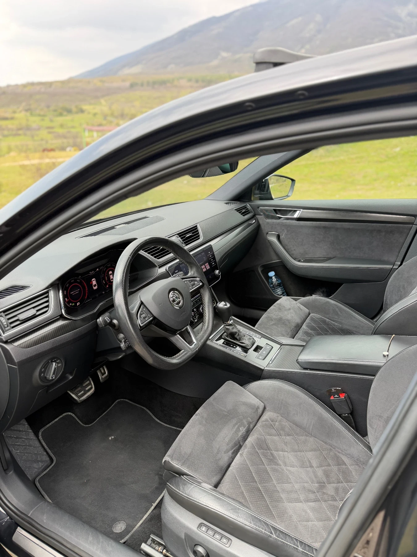 Skoda Superb Rline/2.0TDI/200к.с./DSG/ ЛИЗИНГ!!!, снимка 5 - Автомобили и джипове - 54180584