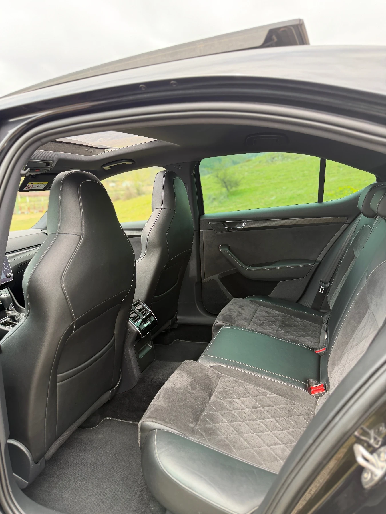 Skoda Superb Rline/2.0TDI/200к.с./DSG/ ЛИЗИНГ!!!, снимка 11 - Автомобили и джипове - 54180584