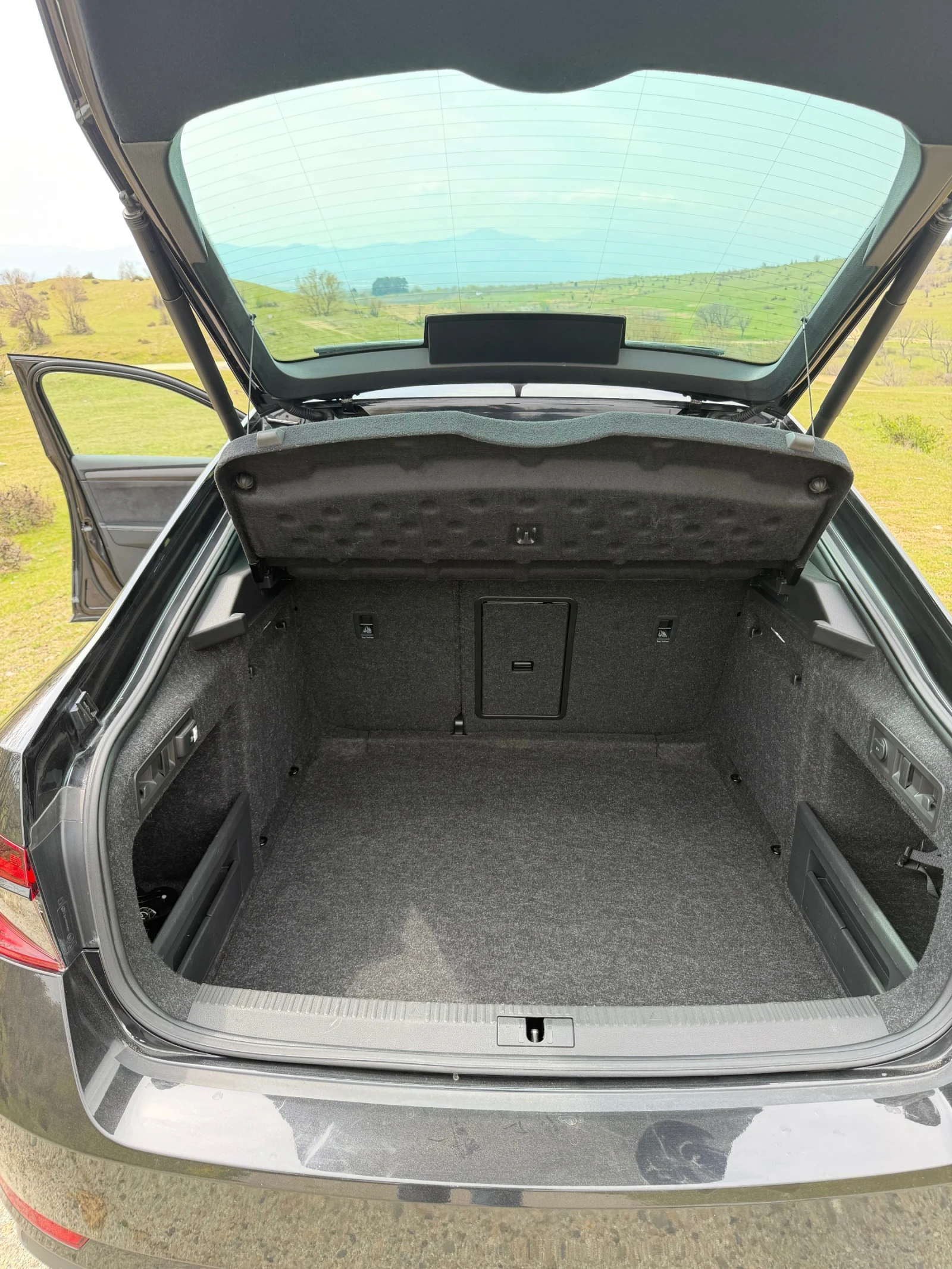 Skoda Superb Rline/2.0TDI/200к.с./DSG/ ЛИЗИНГ!!!, снимка 12 - Автомобили и джипове - 54180584