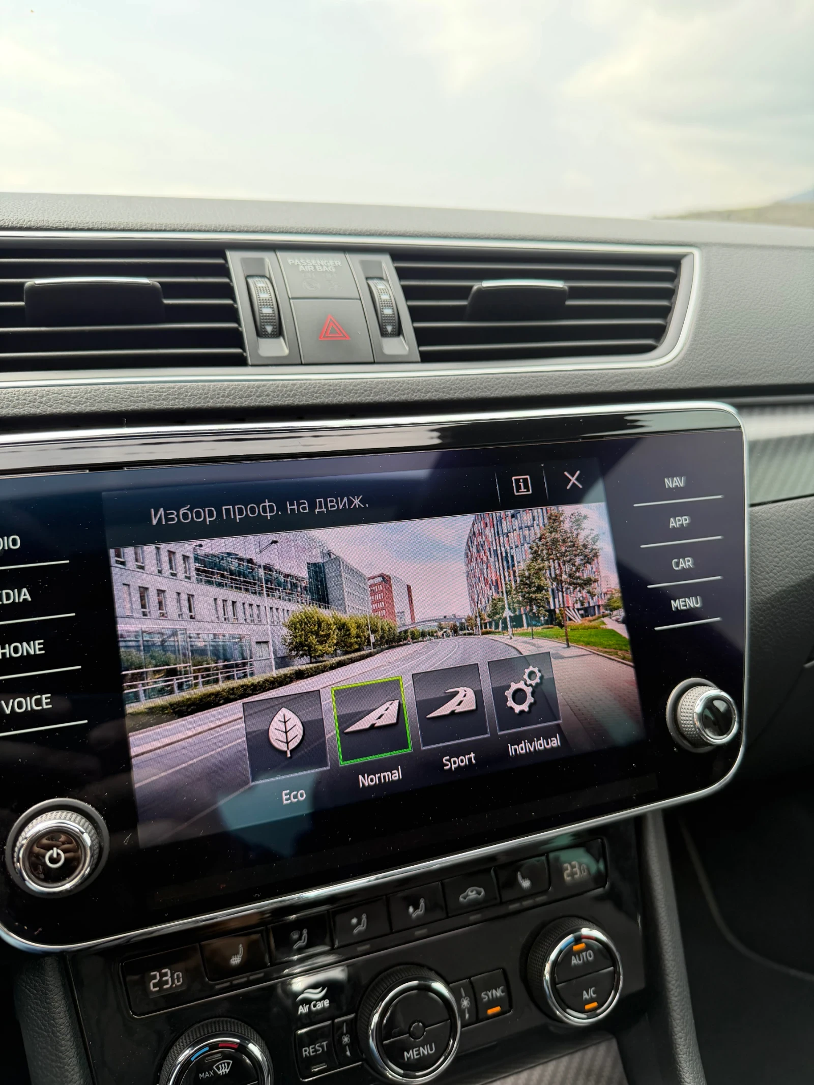 Skoda Superb Rline/2.0TDI/200к.с./DSG/ ЛИЗИНГ!!!, снимка 9 - Автомобили и джипове - 54180584