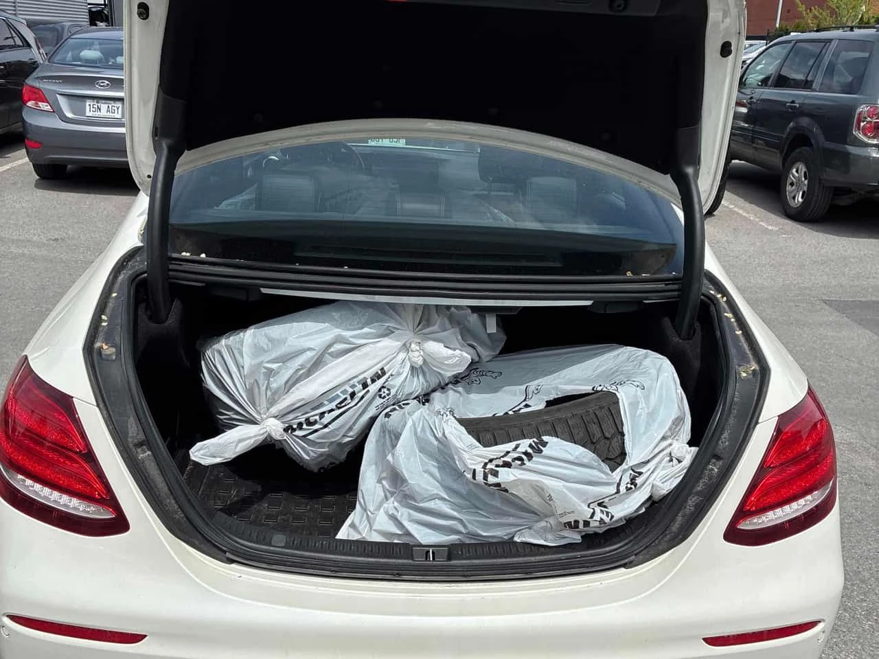 Mercedes-Benz E 350 4MATIC* BURMESTER* AMBIENTNO* HEAD-UP* , снимка 14 - Автомобили и джипове - 54783887