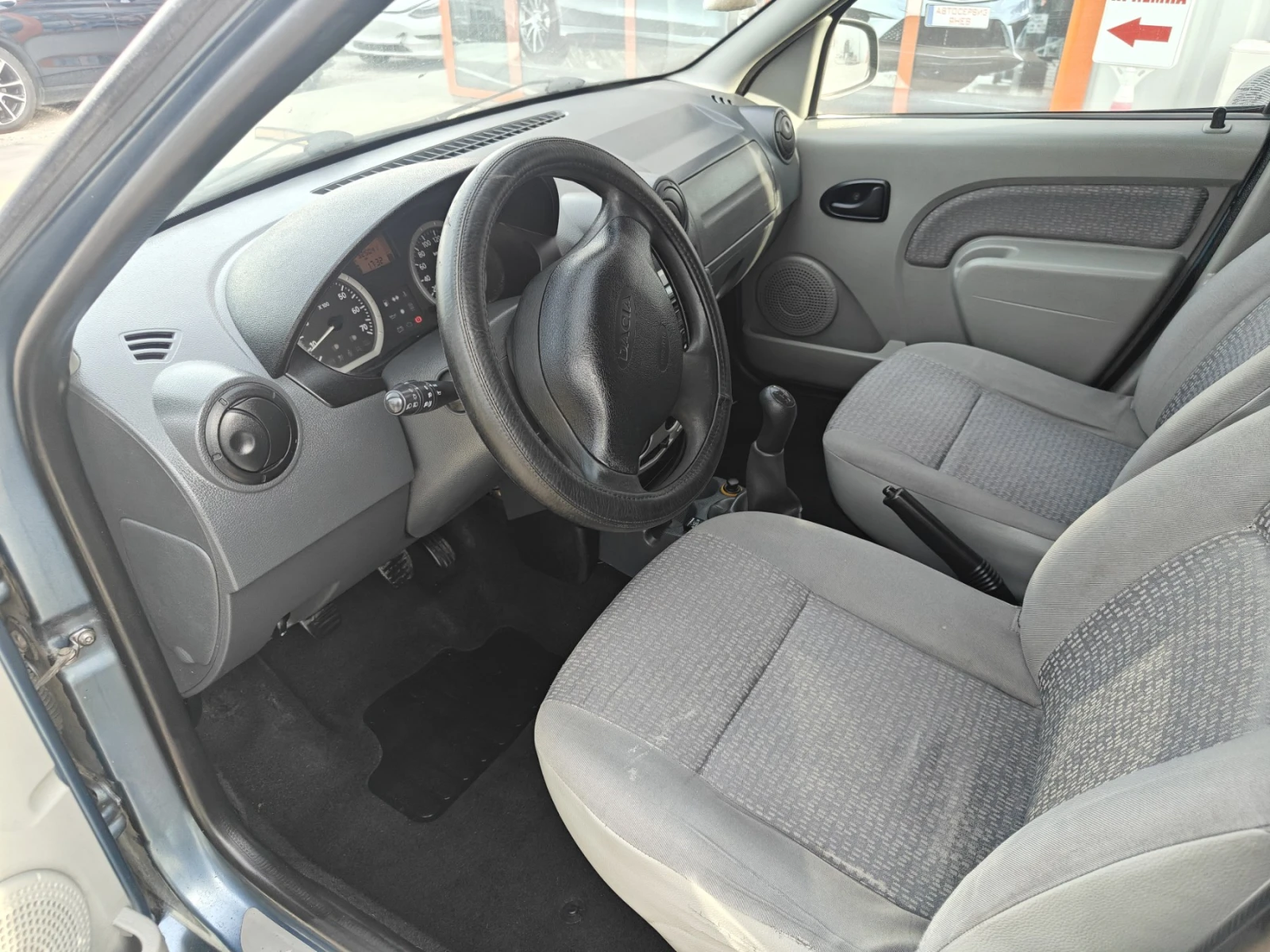 Dacia Logan 6+ 1 ГАЗ КЛИМА, снимка 7 - Автомобили и джипове - 54921311