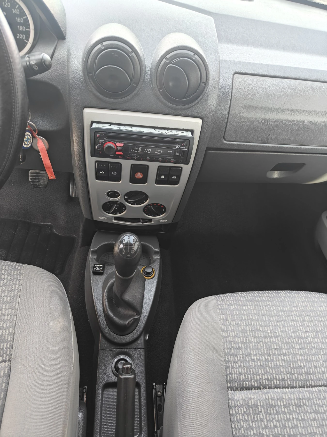 Dacia Logan 6+ 1 ГАЗ КЛИМА, снимка 6 - Автомобили и джипове - 54921311
