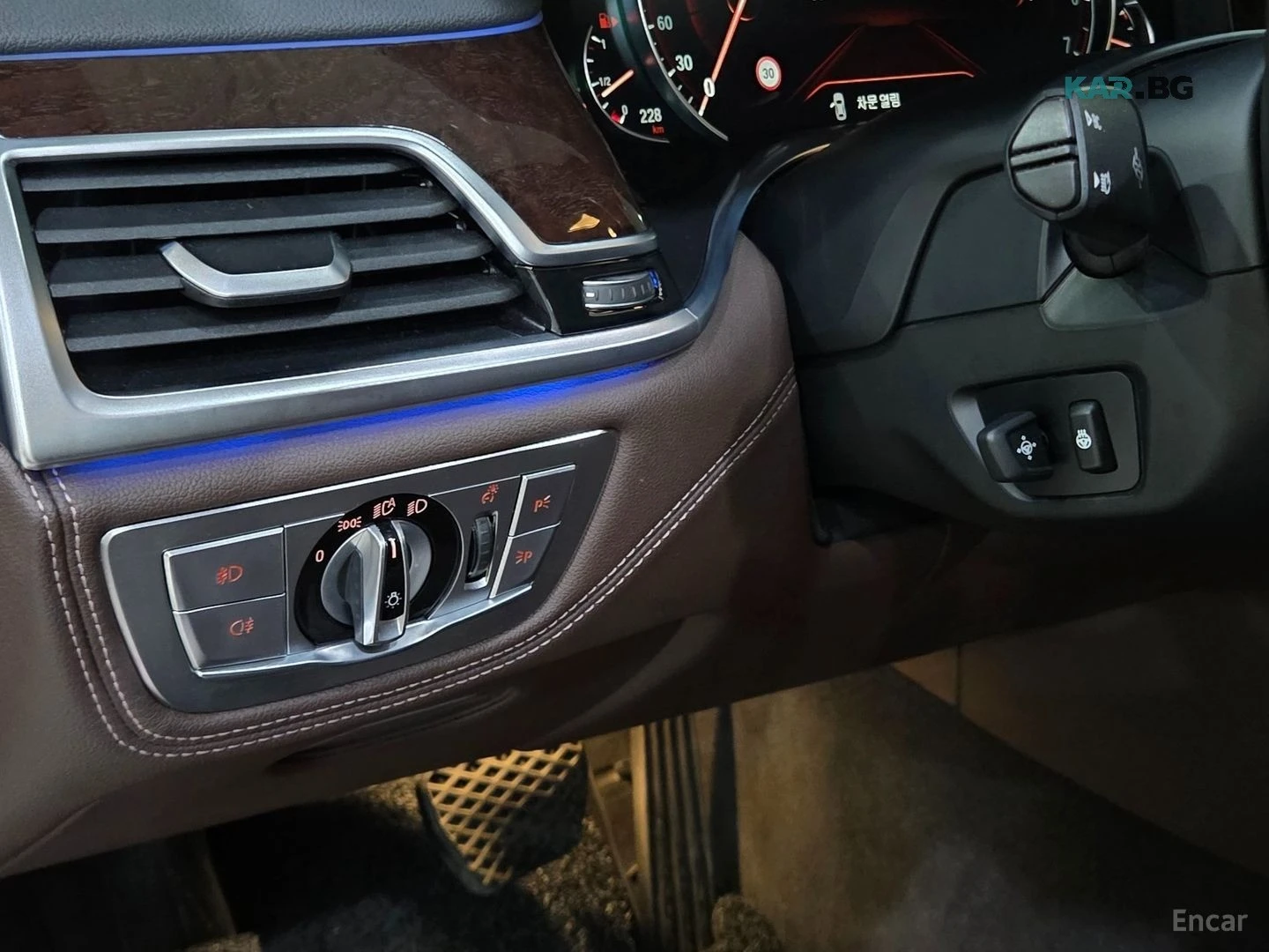 BMW 750 Li xDrive* HUD* 360* МОНИТОРИ* МАСАЖИ* ТАБЛЕТ, снимка 12 - Автомобили и джипове - 56006914