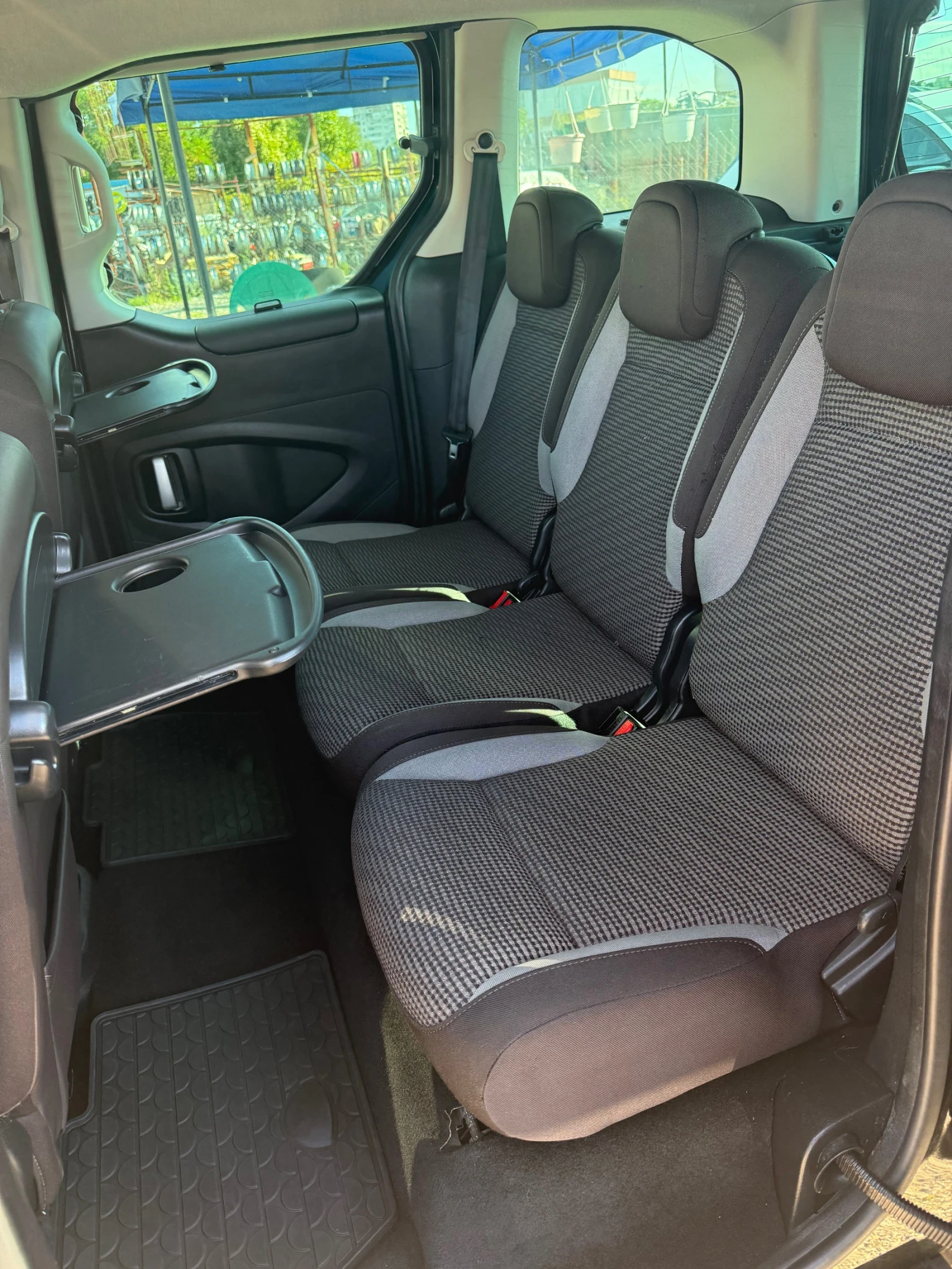 Peugeot Partner 1.6HDI Teppe Facelift , снимка 12 - Автомобили и джипове - 56199086