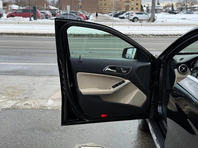 Mercedes-Benz GLA * 250 //AMG PKG | PANO | NAVI | BACK UP CAMERA * C, снимка 11 - Автомобили и джипове - 52867501