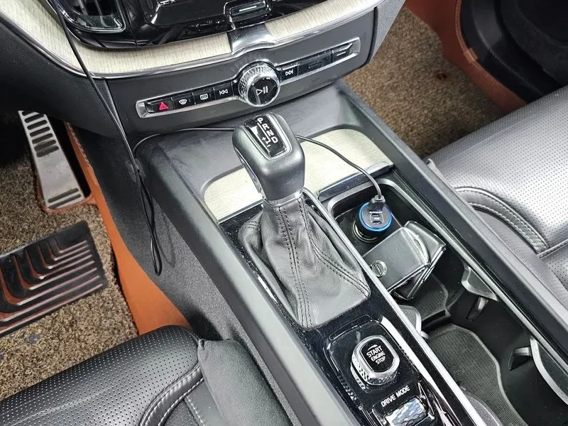 Volvo XC60 D5 INSCRIPTION, снимка 9 - Автомобили и джипове - 55562259