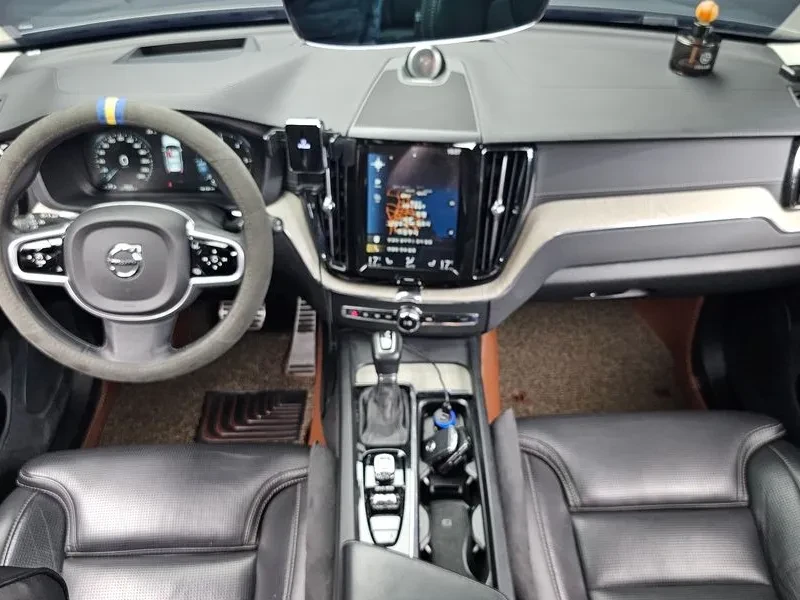 Volvo XC60 D5 INSCRIPTION, снимка 7 - Автомобили и джипове - 55562259