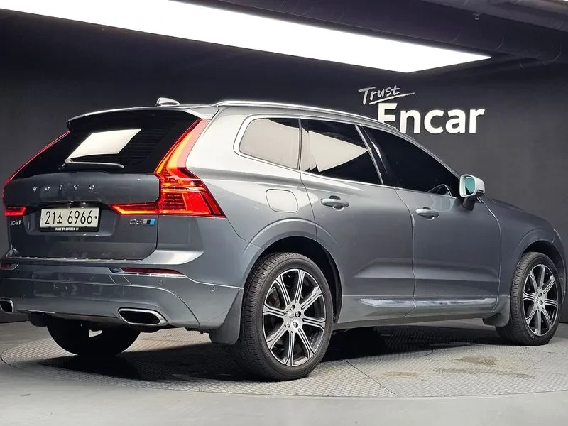 Volvo XC60 D5 INSCRIPTION, снимка 2 - Автомобили и джипове - 55562259