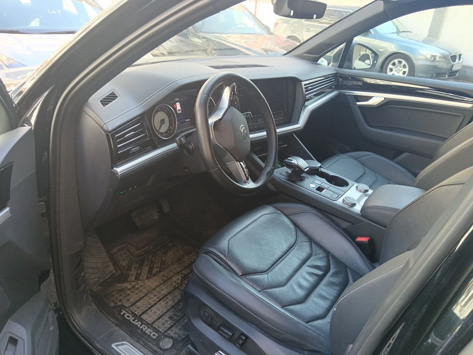 VW Touareg 3 TDI 286 конски сили, снимка 6 - Автомобили и джипове - 53820179