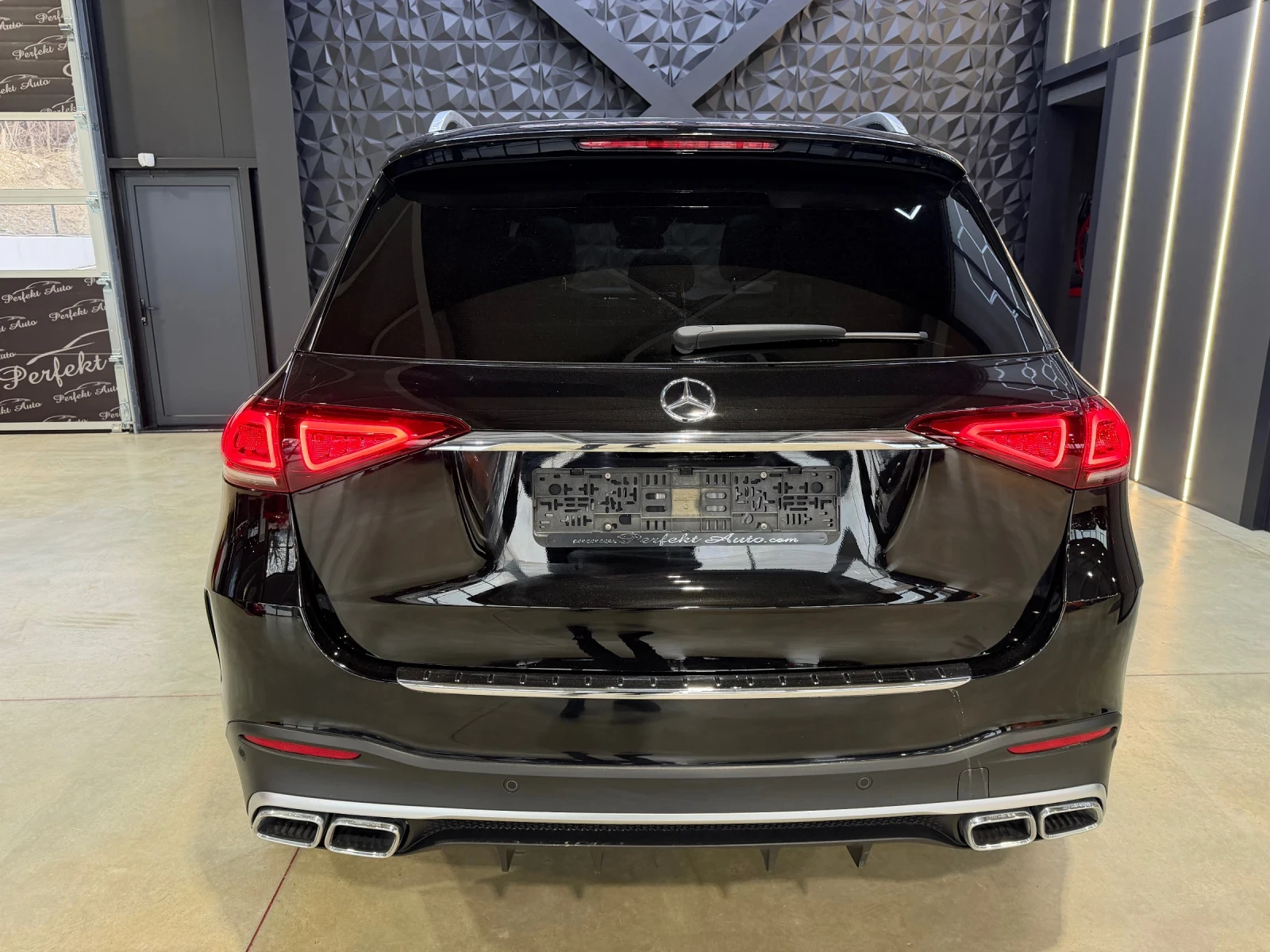 Mercedes-Benz GLE 400 d 4 MATIC* 6+ 1* AMG* ПАНОРАМА* BURMESTER* HEAD UP, снимка 4 - Автомобили и джипове - 53904905