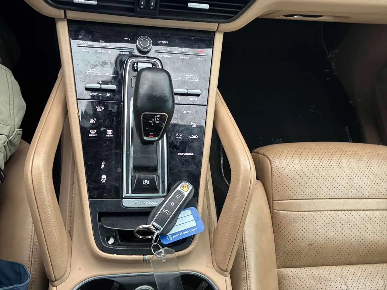 Porsche Cayenne * E Hybrid * ПАНОРАМА* КАМЕРА* ОБДУХВАНЕ* , снимка 13 - Автомобили и джипове - 54145009