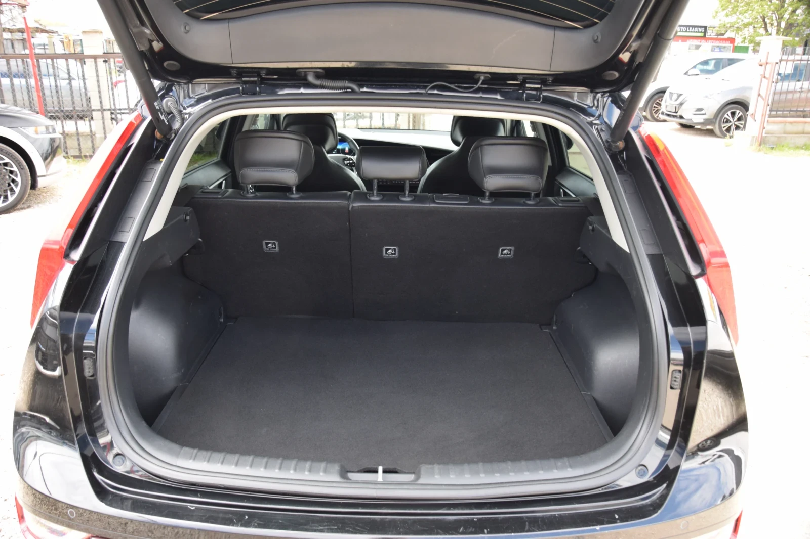 Kia Niro 65 kw full, снимка 11 - Автомобили и джипове - 54386041