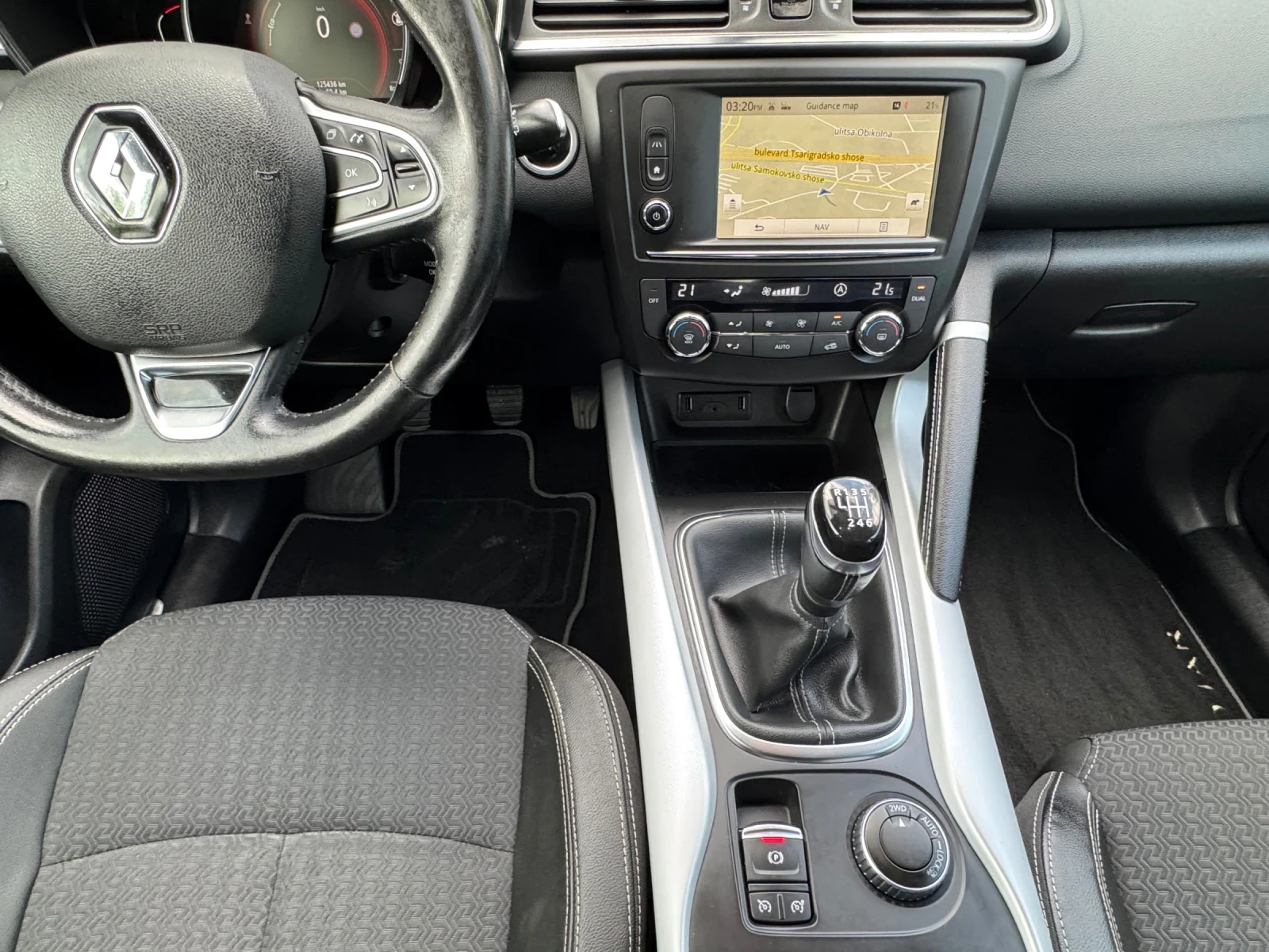 Renault Kadjar 125.000км! 4х4! Кожа ! Нави!, снимка 12 - Автомобили и джипове - 54579529