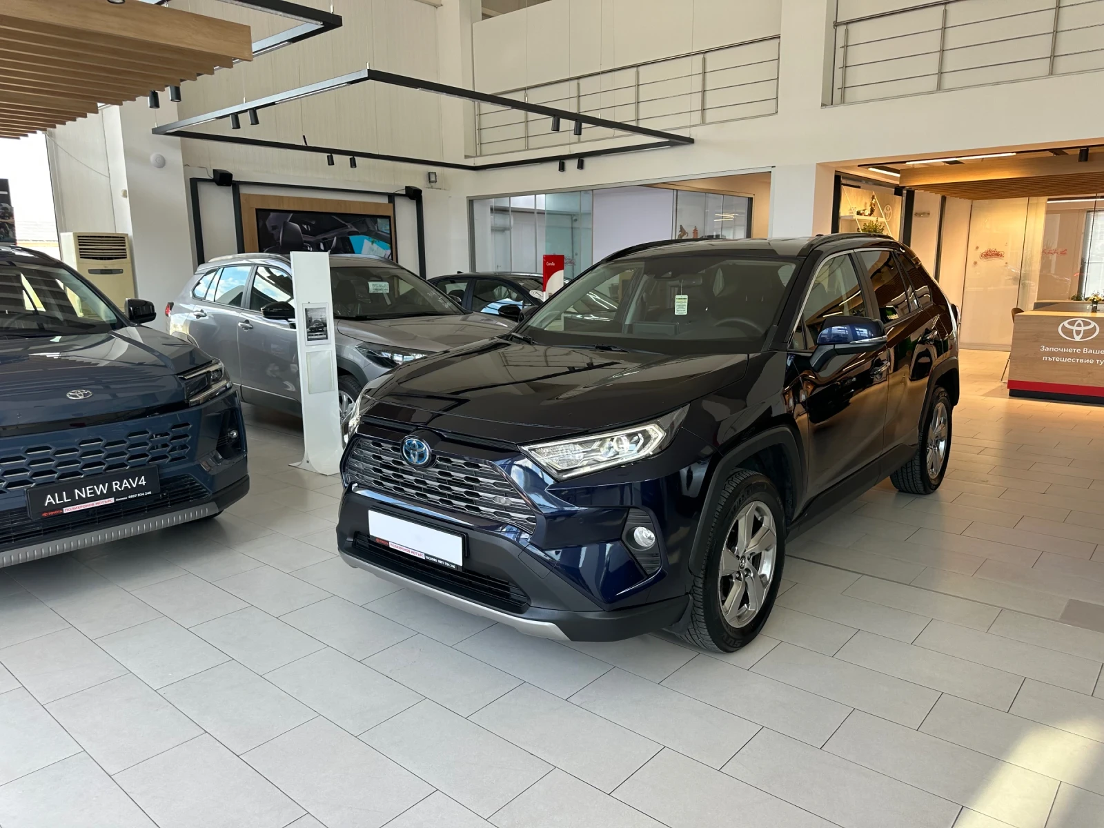 Toyota Rav4 Luxury, снимка 2 - Автомобили и джипове - 54973614
