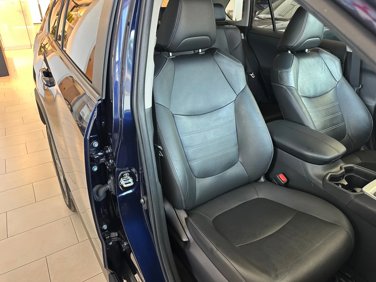 Toyota Rav4 Luxury, снимка 7 - Автомобили и джипове - 54973614