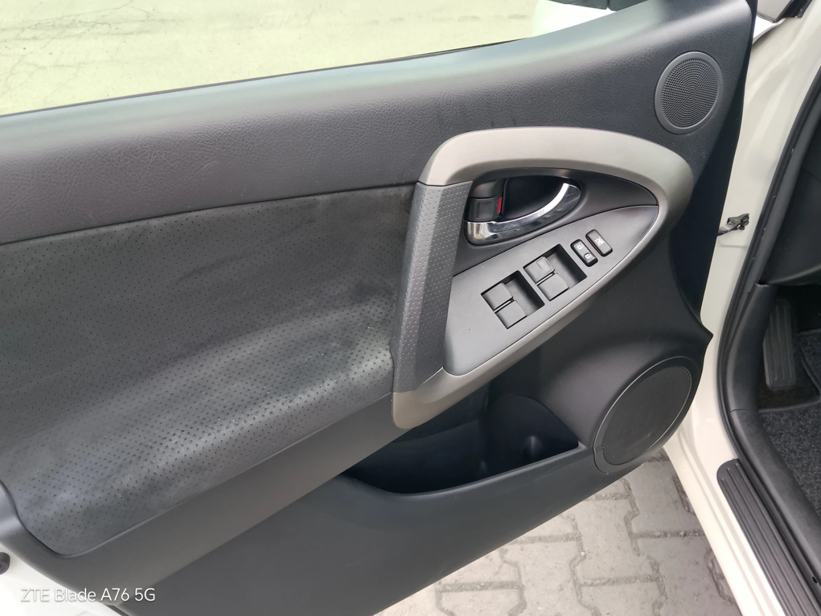 Toyota Rav4 2.2 D4D, снимка 13 - Автомобили и джипове - 55241794