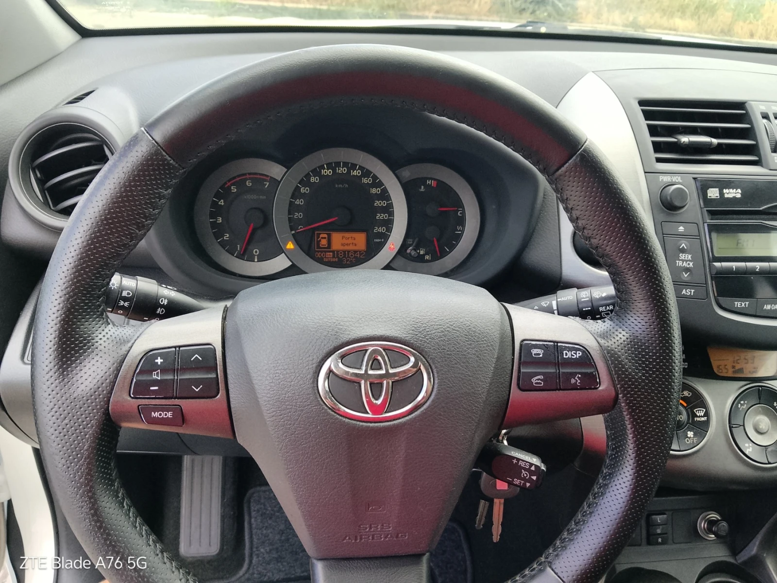 Toyota Rav4 2.2 D4D, снимка 9 - Автомобили и джипове - 55241794