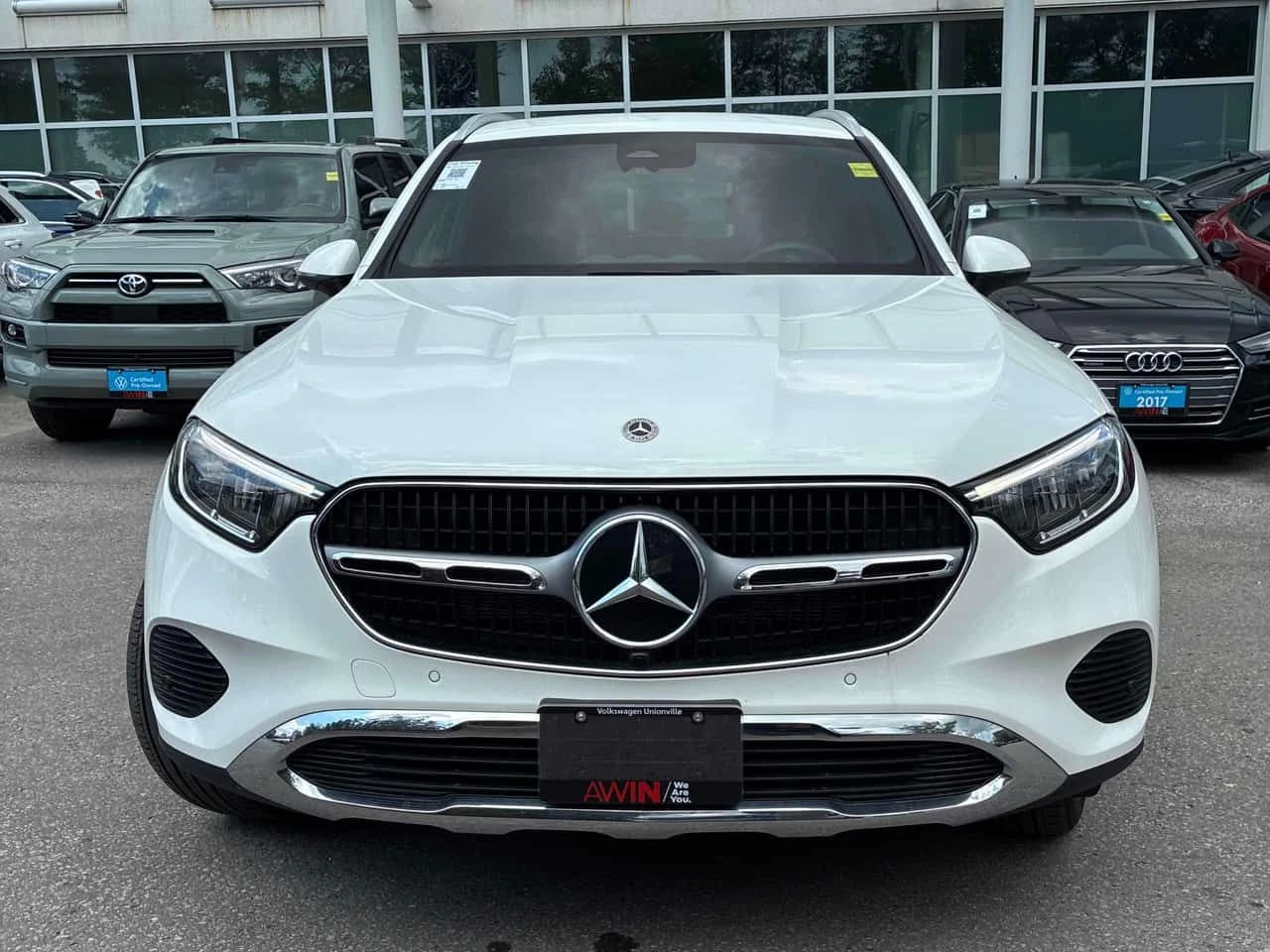 Mercedes-Benz GLC 300 4MATIC | CARFAX | АВТОКРЕДИТ БЕЗ ПЪРВОНАЧАЛНА, снимка 2 - Автомобили и джипове - 55419578