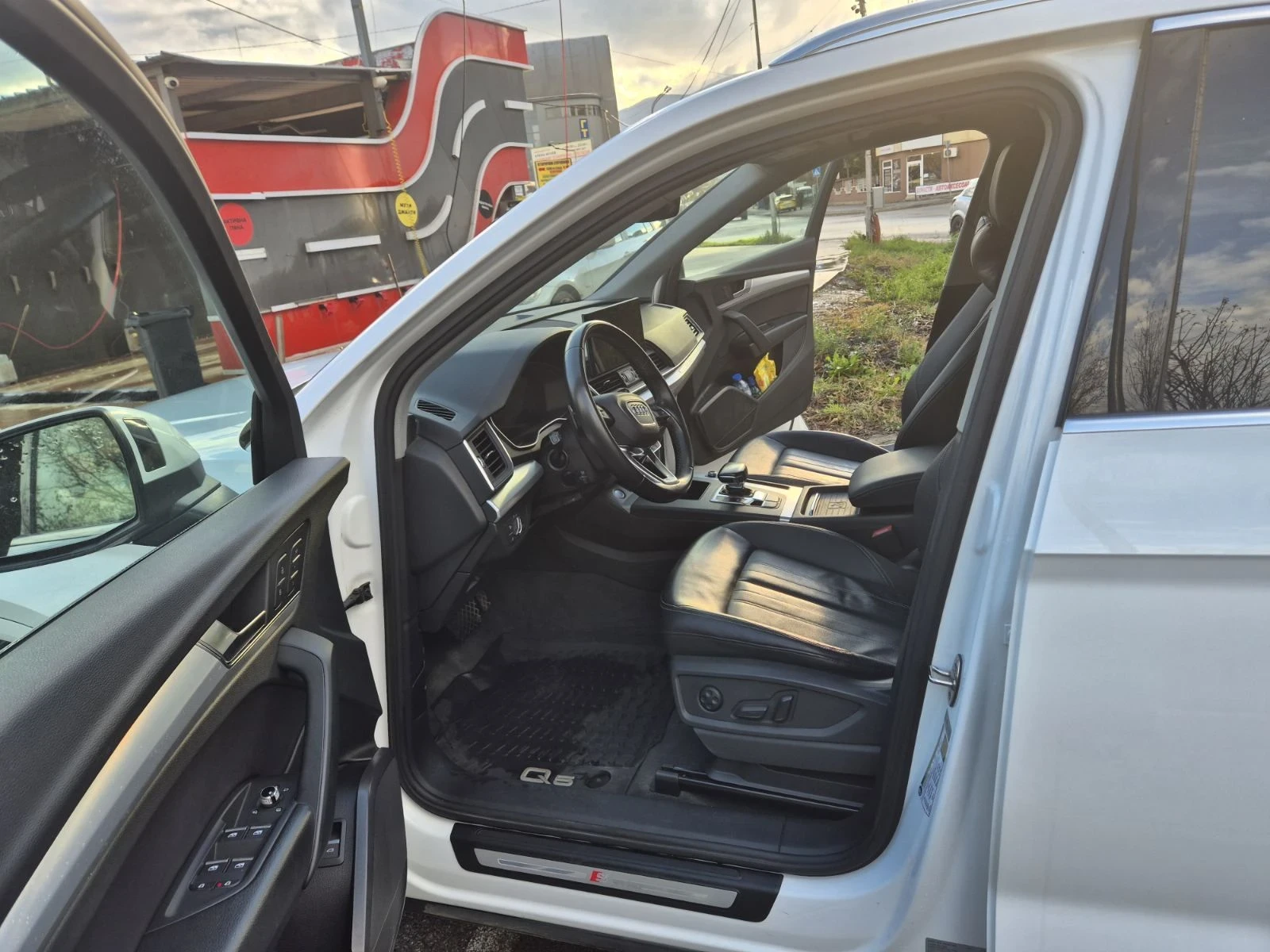 Audi Q5 Progressiv 45 TFSI, снимка 7 - Автомобили и джипове - 56576046