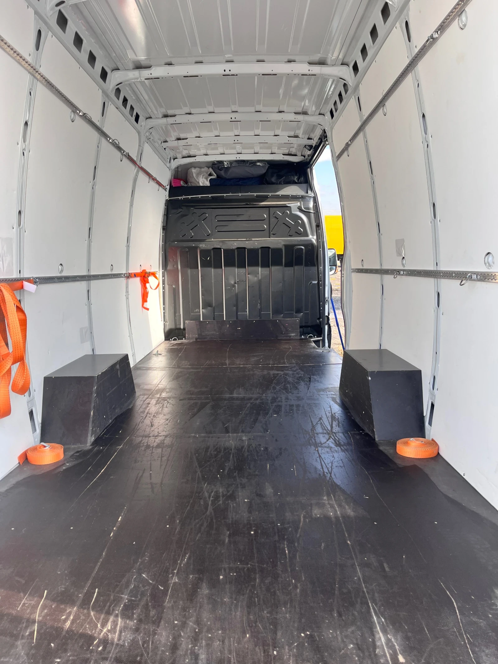 Iveco 35S18 Фургон - изображение 7