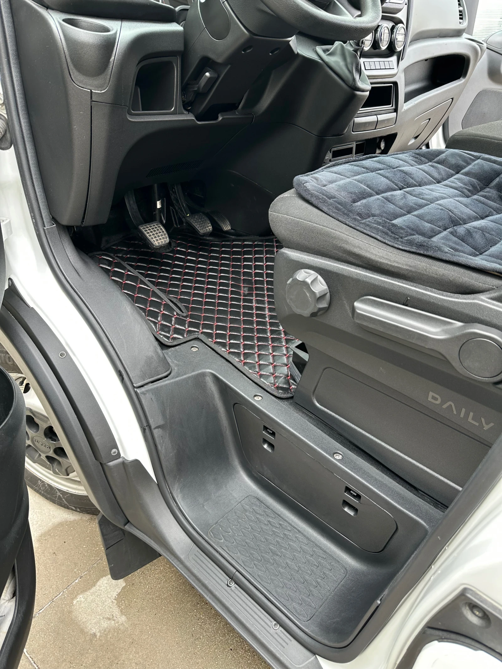 Iveco 35S18 Фургон, снимка 17 - Бусове и автобуси - 54105059